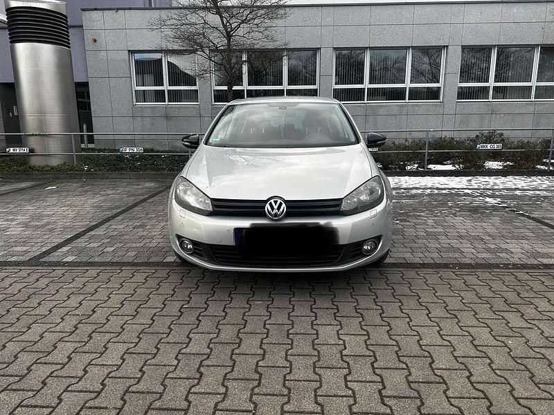 Gebraucht VW Golf VII Match 105 PS (77 kW) 2012 Silber Limousine