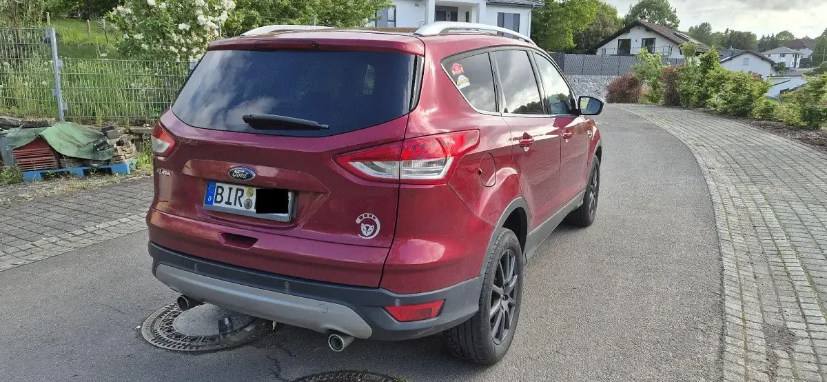 Gebraucht Ford Kuga Titanium 150 PS (110 kW) 2015 Rot SUV