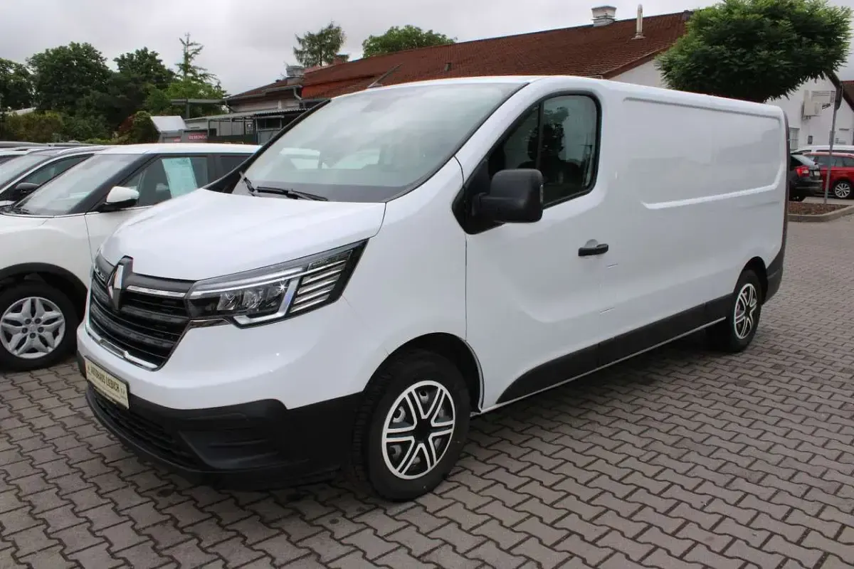 Gebraucht Renault Trafic 110 PS (80 kW) 2024 Weiß Van / Kleinbus