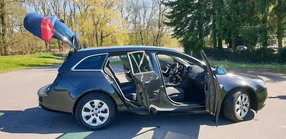 Gebraucht Opel Insignia 132 PS (97 kW) 2010 Schwarz Kombi