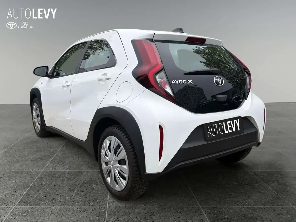 Gebraucht Toyota Aygo Play 72 PS (52 kW) 2024 Weiß Kleinwagen