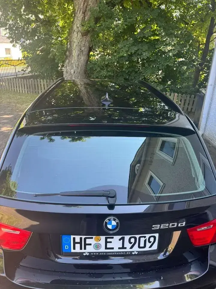 Gebraucht BMW 320 Lifestyle 184 PS (135 kW) 2012 Schwarz Kombi
