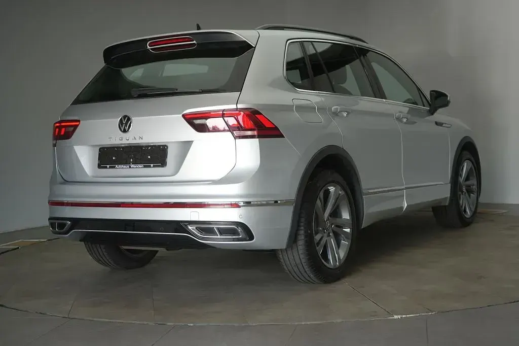 Gebraucht VW Tiguan R-line 200 PS (147 kW) 2022 Silber SUV