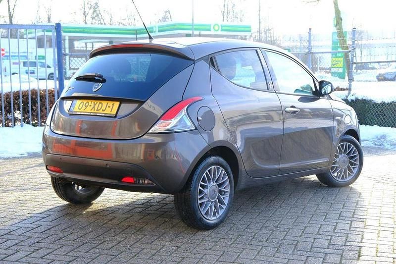Gebraucht Lancia Ypsilon Platinum 86 PS (63 kW) 2012 Braun Kleinwagen