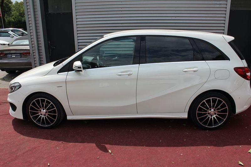 Gebraucht Mercedes B180 AMG 122 PS (89 kW) 2017 Weiß Van / Kleinbus