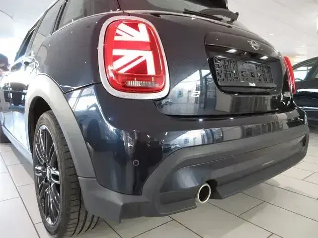 Używany Mini Cooper Classic 136 KM (100 kW) 2021 Czarny Hatchback