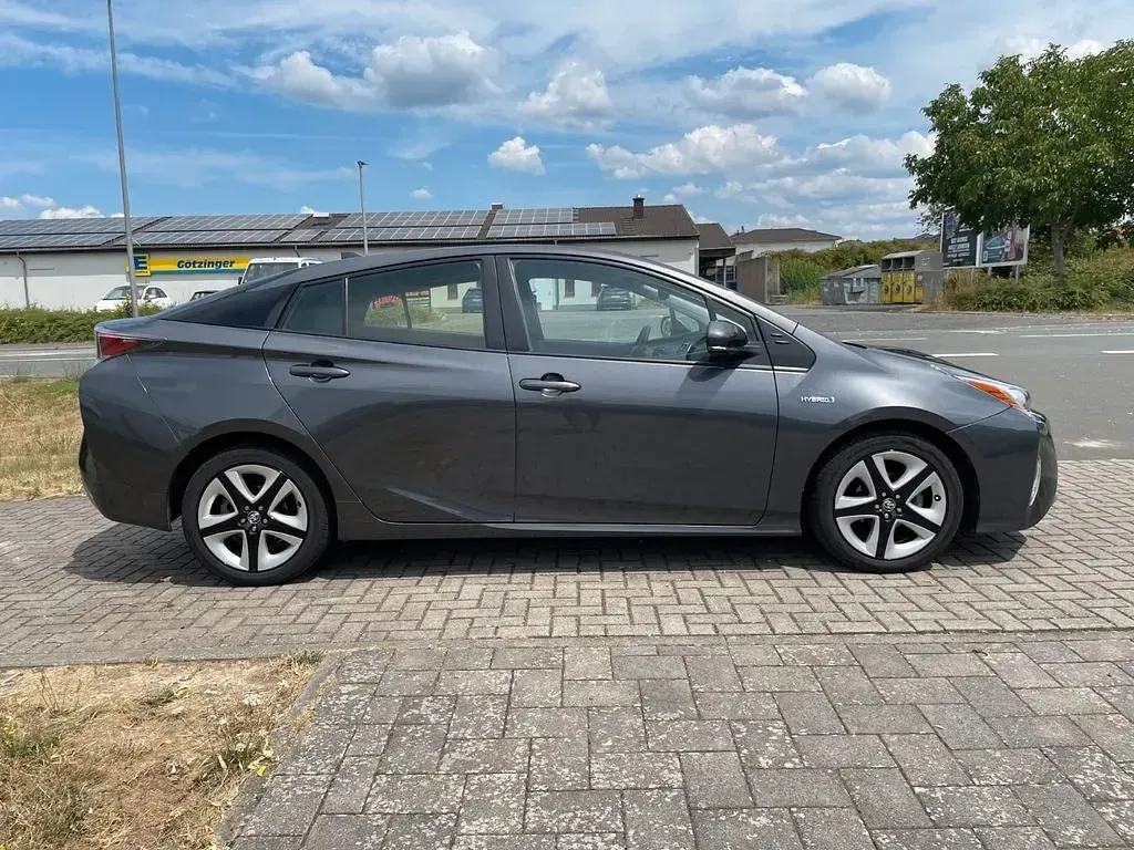 Gebraucht Toyota Prius Comfort 122 PS (89 kW) 2017 Grau Limousine