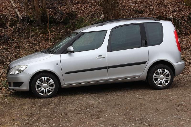 Gebraucht Skoda Roomster Plus Edition 105 PS (77 kW) 2011 Brilliantsilber metallic Van / Kleinbus