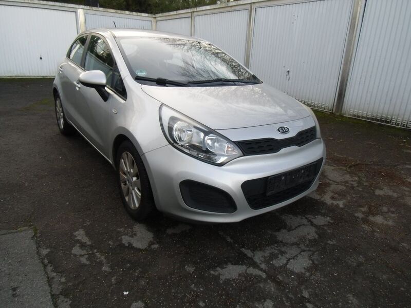 Silber Gebraucht 2012 Kia Rio Spirit Limousine | 6.190 € (Etwas zu teuer) - Bild 1/4