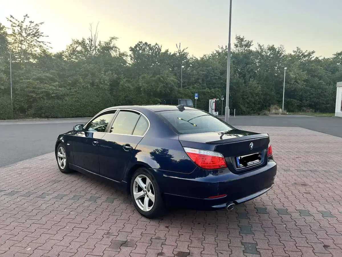 Gebraucht BMW 520 177 PS (130 kW) 2009 Blau Limousine