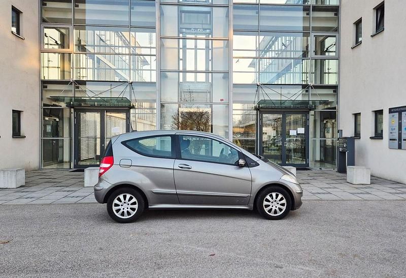 Grau Gebraucht 2007 Mercedes A170 Kleinwagen | 4.490 € (Fairer Preis) - Bild 1/4
