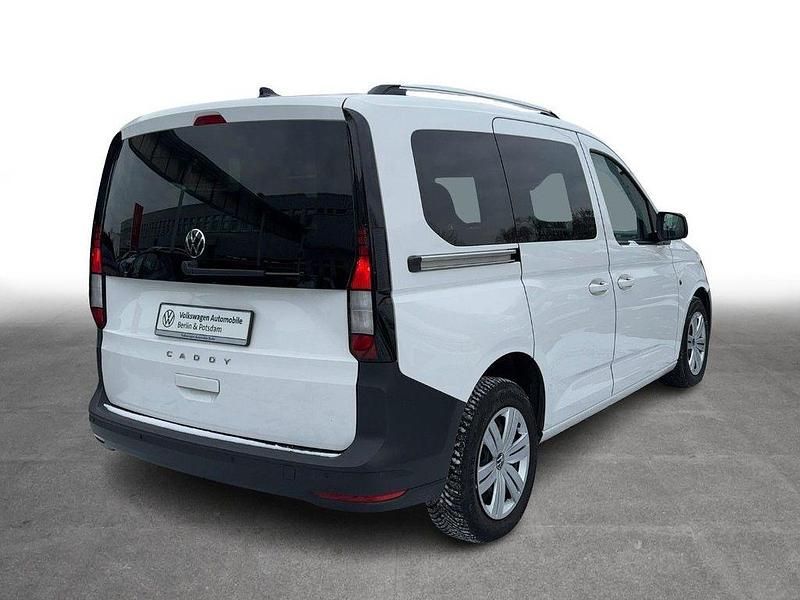 Gebraucht VW Caddy Basis 122 PS (89 kW) 2022 Candyweiß/candyweiß Van / Kleinbus