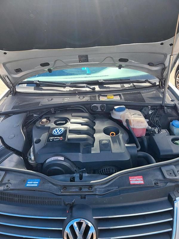 Usata VW Passat 101 CV (74 kW) 2003 Argento Berlina