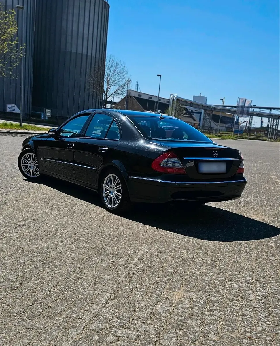 Gebraucht Mercedes E320 190 PS (139 kW) 2006 Schwarz Limousine