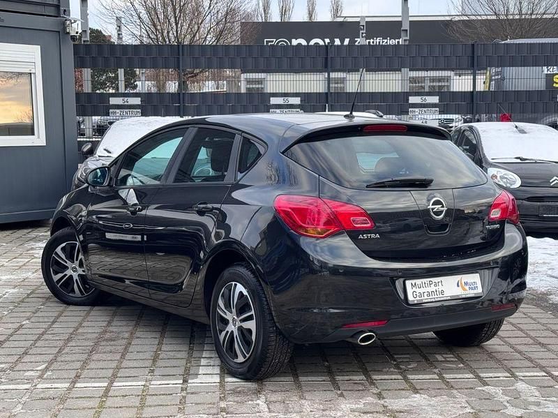 Gebraucht Opel Astra 140 PS (102 kW) 2012 Schwarz Limousine
