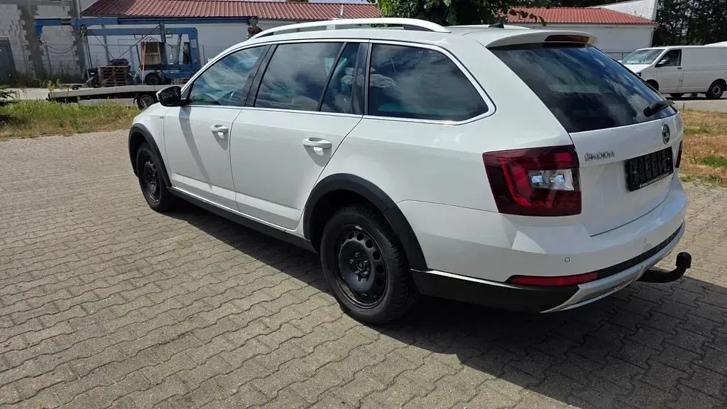 Gebraucht Skoda Octavia Scout 4x4 184 PS (135 kW) 2019 Weiß Kombi