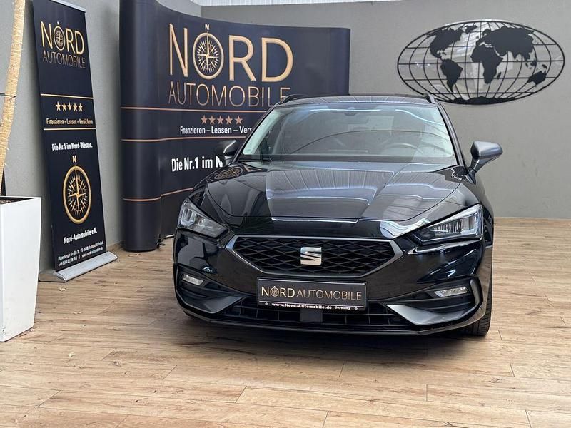Mitternachtsschwarz Gebraucht 2022 Seat Leon Kombi | 16.699 € (Fairer Preis) - Bild 1/3