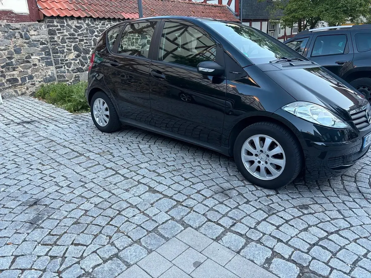 Używany Mercedes A150 Classic 95 KM (69 kW) 2004 Czarny Hatchback