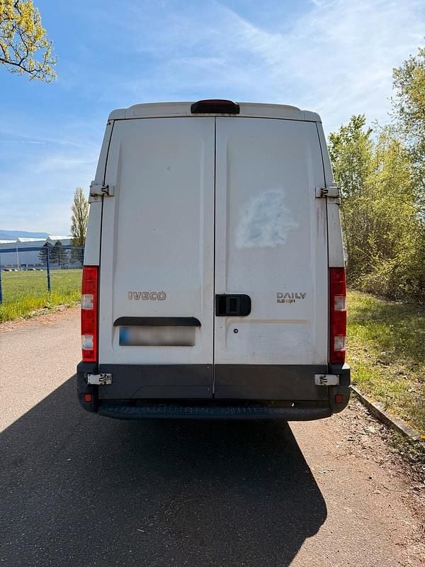 Second-hand Iveco Daily 127 CP (93 kW) 2011 Alb Berlinǎ