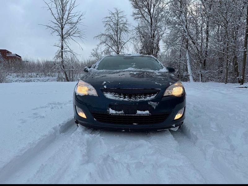 Gebraucht Opel Astra 120 PS (88 kW) 2011 Blau Kleinwagen