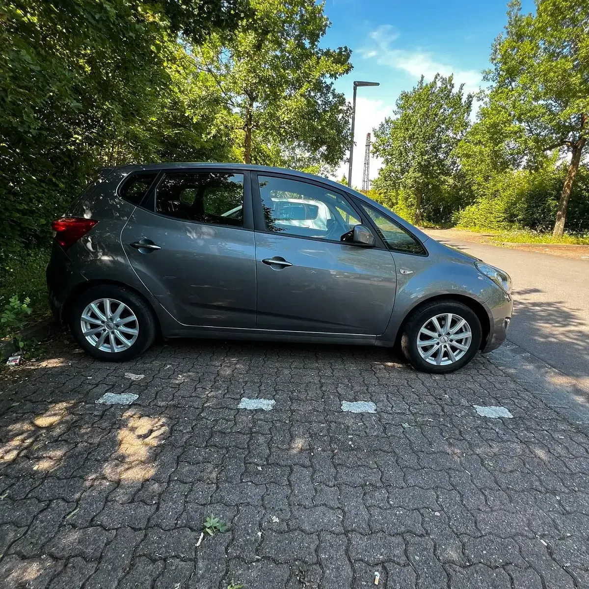 Gebraucht Hyundai ix20 90 PS (66 kW) 2011 Grau Kleinwagen