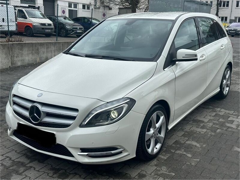 Weiß Gebraucht 2014 Mercedes B180 Sport Van / Kleinbus | 12.400 € (Guter Preis) - Bild 1/4