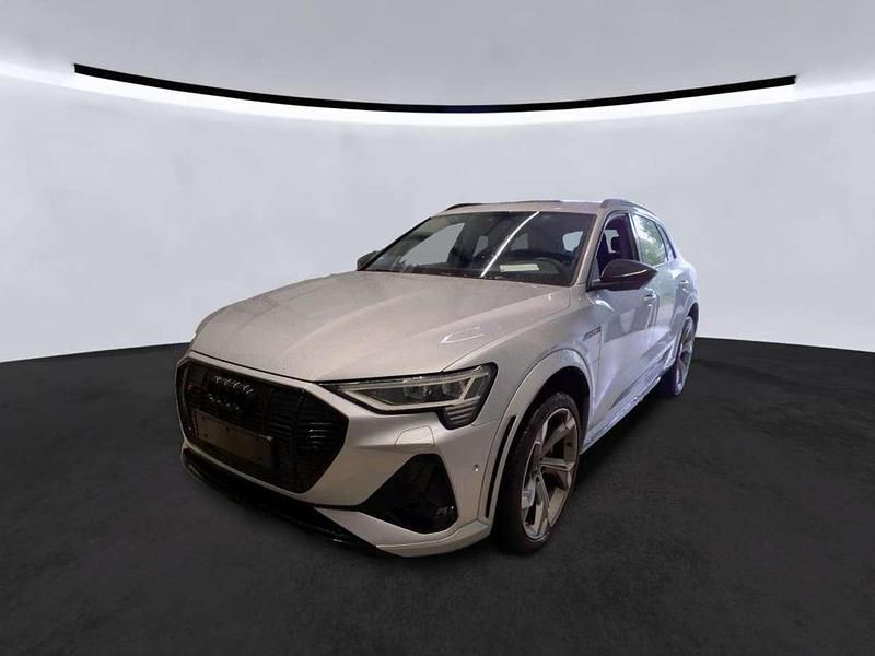 Florettsilber metallic Gebraucht 2023 Audi e-tron Ambiente SUV | 49.785 € (Fairer Preis) - Bild 1/2