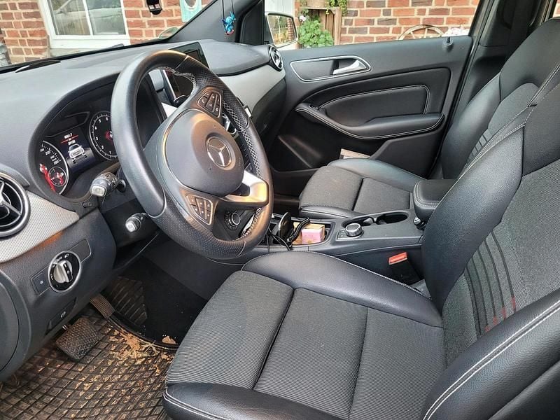 Gebraucht Mercedes B250 211 PS (155 kW) 2016 Grau Van / Kleinbus