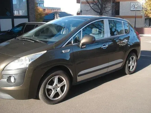 Gebraucht Peugeot 3008 Platinum 156 PS (114 kW) 2011 Braun Kombi
