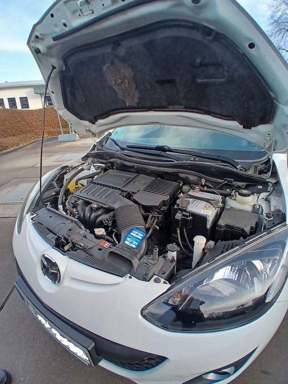 Gebraucht Mazda 2 75 PS (55 kW) 2012 Weiß Limousine