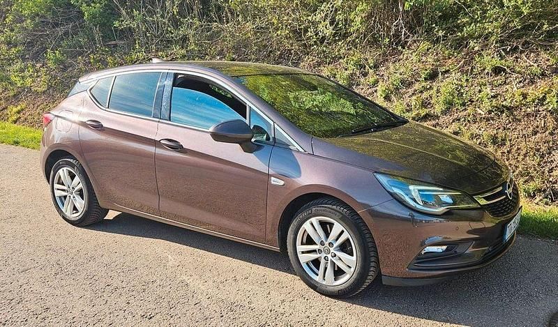Braun Gebraucht 2017 Opel Astra Dynamic Limousine | 7.000 € (Superpreis) - Bild 1/4