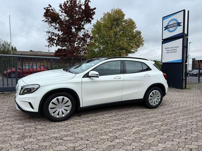 Gebraucht Mercedes GLA200 156 PS (114 kW) 2014 Calcitweiß SUV
