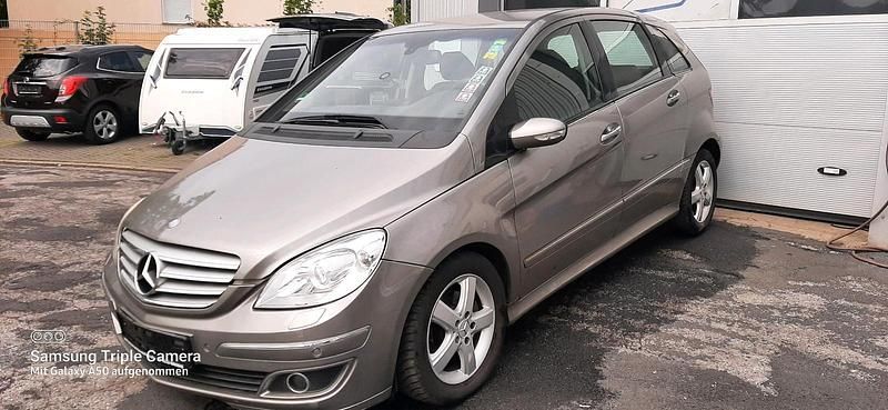 Silber Gebraucht 2006 Mercedes B180 Van / Kleinbus | 1.250 € (Guter Preis) - Bild 1/4