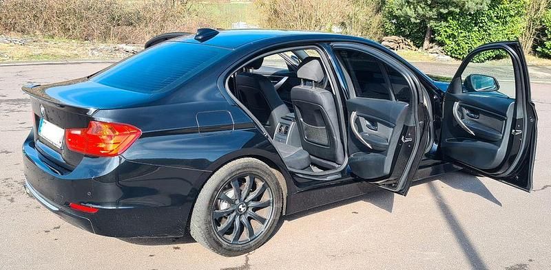 Gebraucht BMW 318 Comfort Edition 143 PS (105 kW) 2012 Schwarz Limousine
