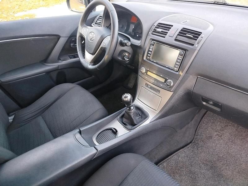 Gebraucht Toyota Avensis 126 PS (92 kW) 2010 Schwarz Kombi