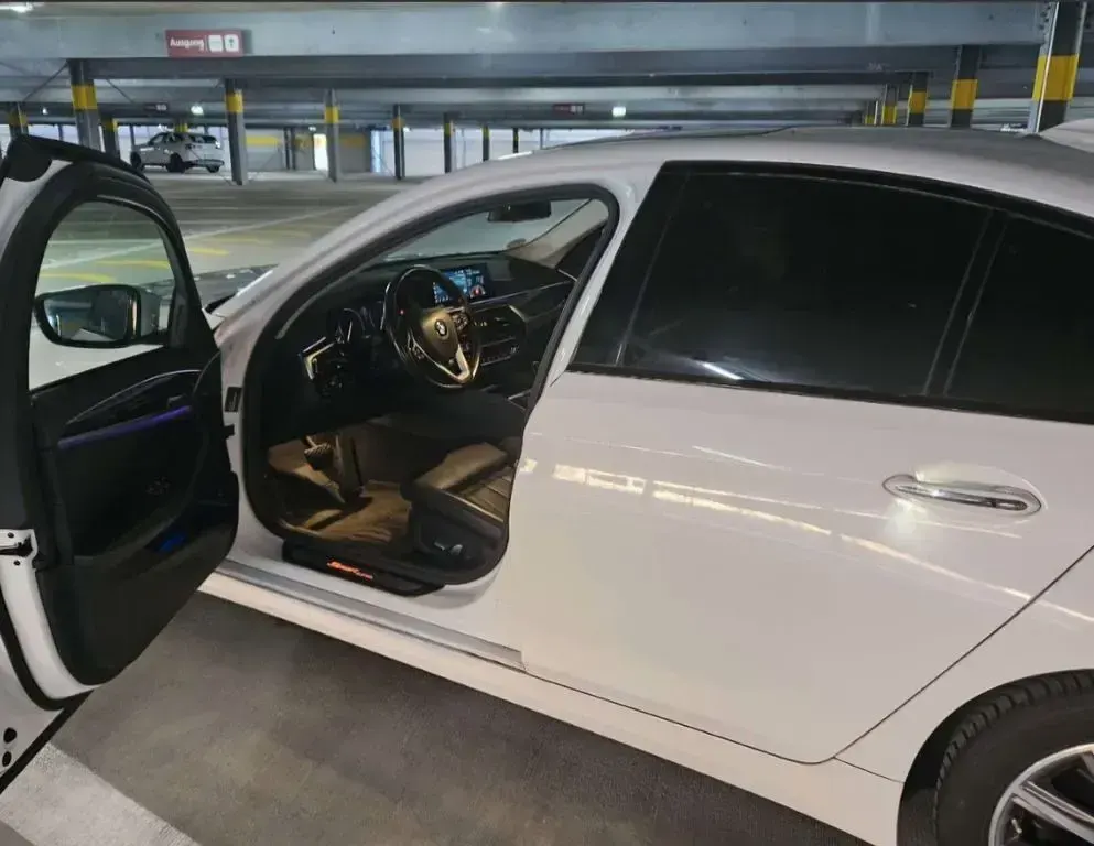 Gebraucht BMW 530 Sport Line 252 PS (185 kW) 2016 Weiß Limousine