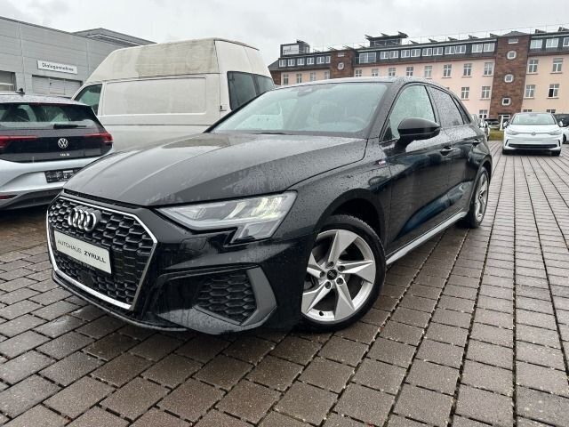 Schwarz Gebraucht 2024 Audi A3 Sportback S-Line Kleinwagen | 24.380 € (Etwas zu teuer) - Bild 1/4