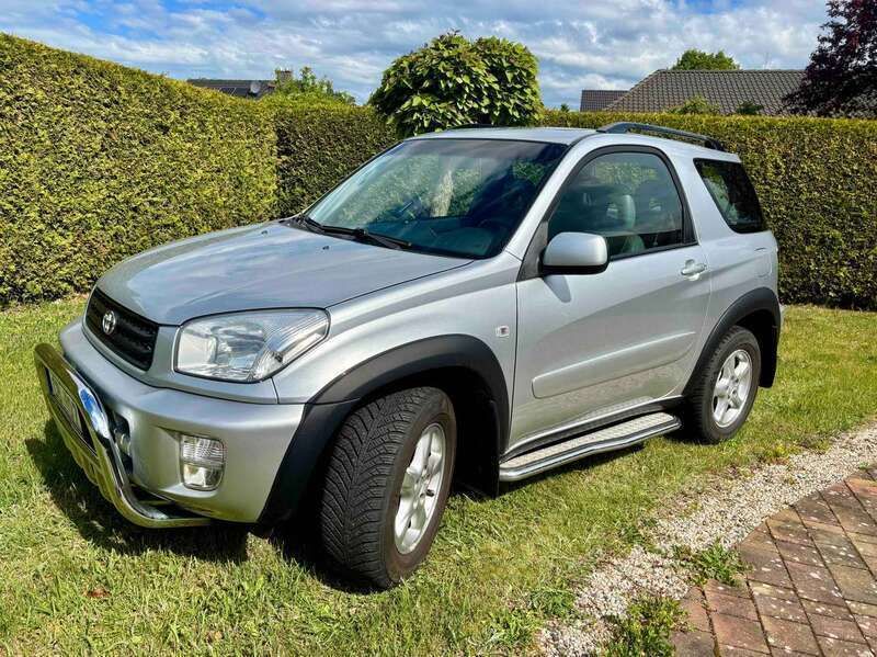 Silber Gebraucht 2001 Toyota RAV4 SUV | 7.490 € (Etwas zu teuer) - Bild 1/4
