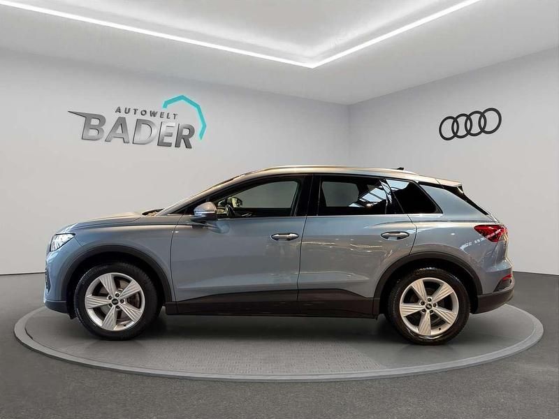 Gebraucht Audi e-tron Basis 150 kW (204 PS) 2022 Geysirblau metallic SUV