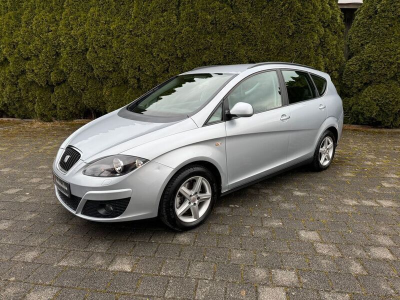 Silber Gebraucht 2010 Seat Altea XL Reference Van / Kleinbus | 3.450 € (Superpreis) - Bild 1/4