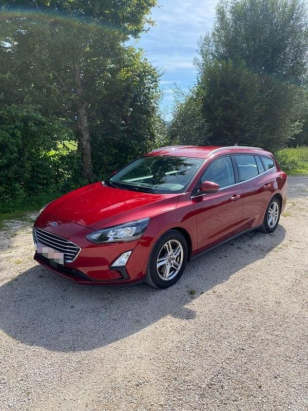 Rot Gebraucht 2020 Ford Focus Kombi | 11.690 € (Superpreis) - Bild 1/4