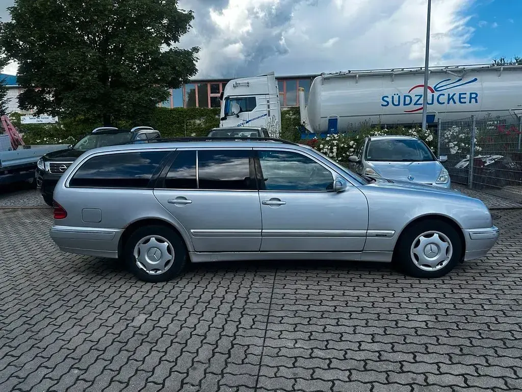 Gebraucht Mercedes E240 170 PS (125 kW) 2002 Silber Limousine