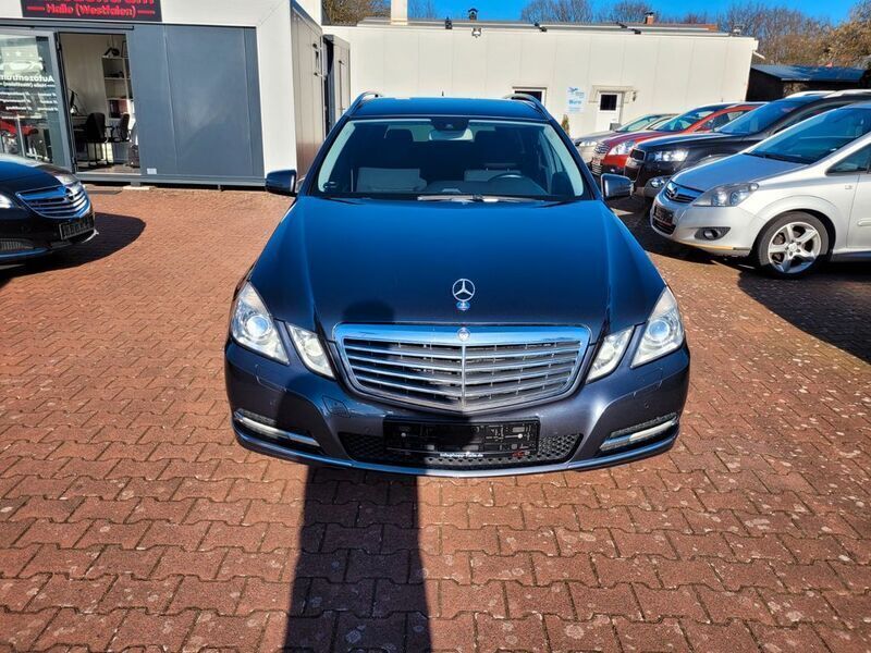 Gebraucht Mercedes E250 204 PS (150 kW) 2012 Grau Kombi