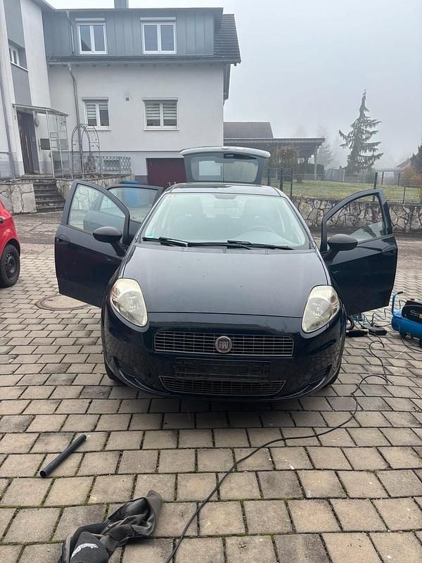 Gebraucht Fiat Grande Punto 65 PS (47 kW) 2009 Blau Kleinwagen