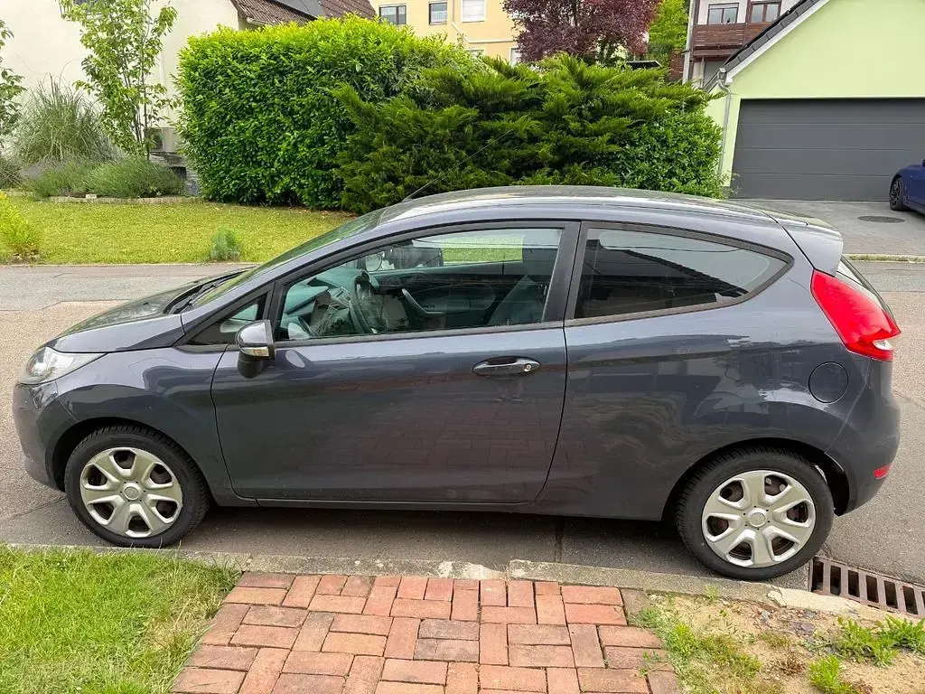 Gebraucht Ford Fiesta Trend 60 PS (44 kW) 2010 Grau Limousine