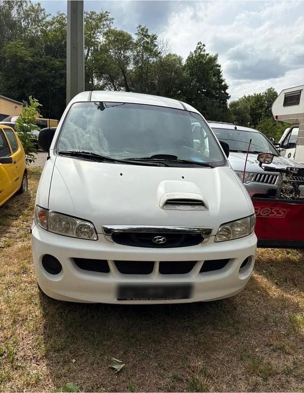 Weiß Gebraucht 2001 Hyundai H-1 Van / Kleinbus | 1.099 € - Bild 1/4