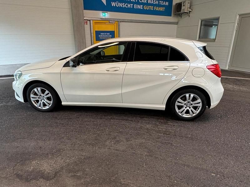 Gebraucht Mercedes A200 156 PS (114 kW) 2013 Weiß Limousine