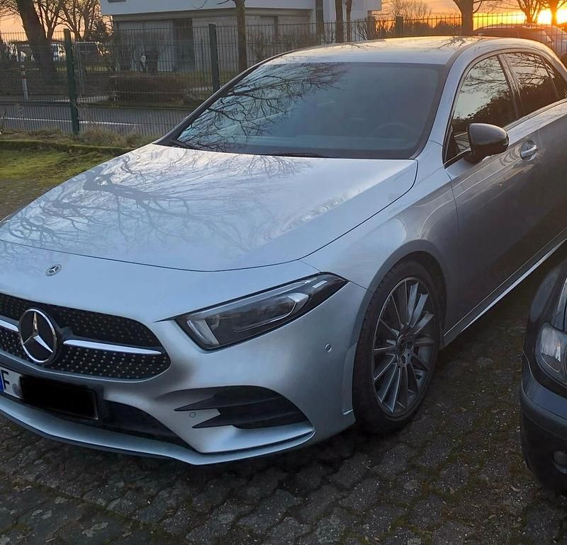 Silber Gebraucht 2020 Mercedes A220 AMG line Limousine | 24.000 € (Superpreis) - Bild 1/4