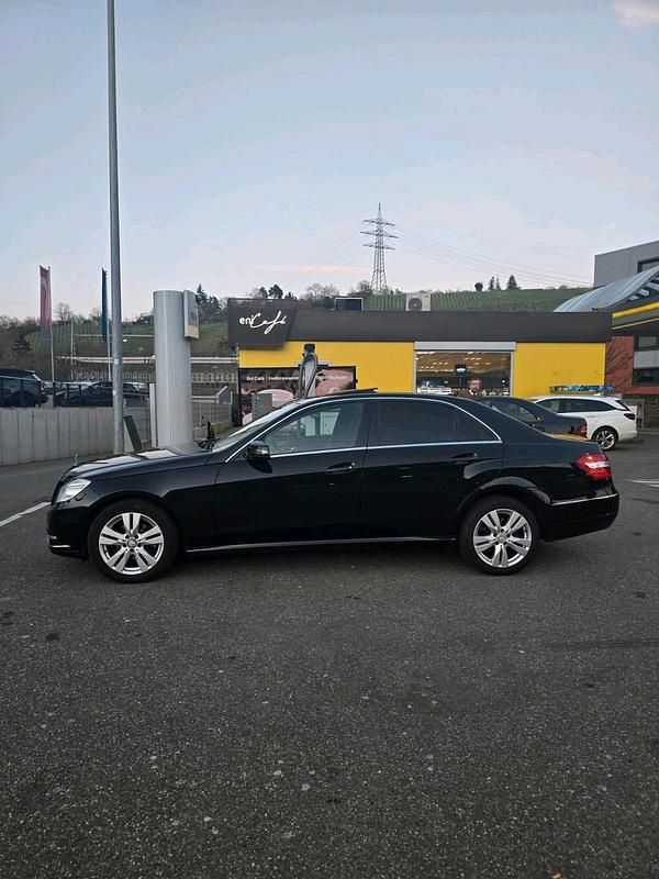 Gebraucht Mercedes E200 184 PS (135 kW) 2010 Schwarz Limousine
