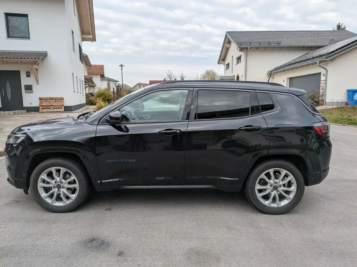 Gebraucht Jeep Compass Summit 241 PS (177 kW) 2021 Schwarz SUV